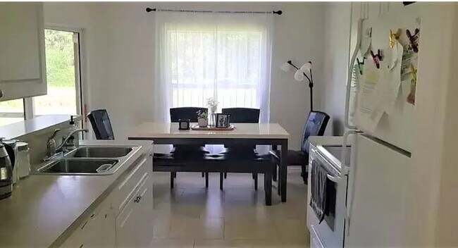 Foto del edificio - 7332 Muncey Rd