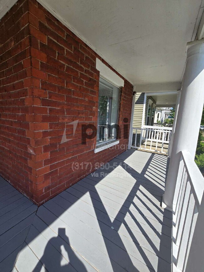 Foto del edificio - 153 S Cypress Ave