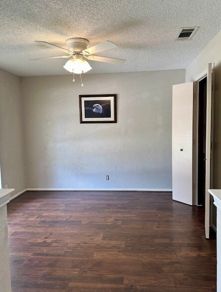 Foto del edificio - 1121 Goldenrod Dr