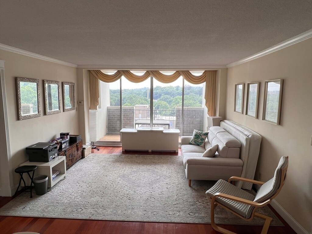 Foto principal - 77 Pond Ave