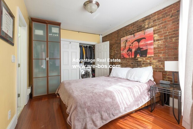 Building Photo - 495-497 Beacon St