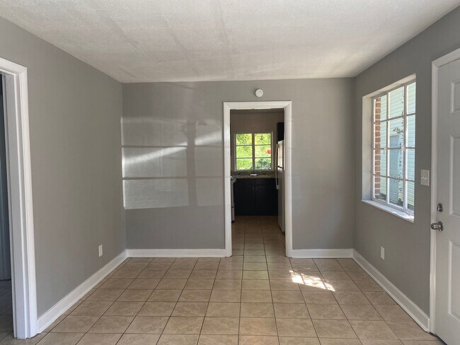 Foto del edificio - 2 bedroom 1 bath house