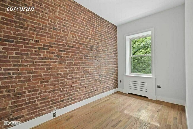 Foto del edificio - 104 6th Ave