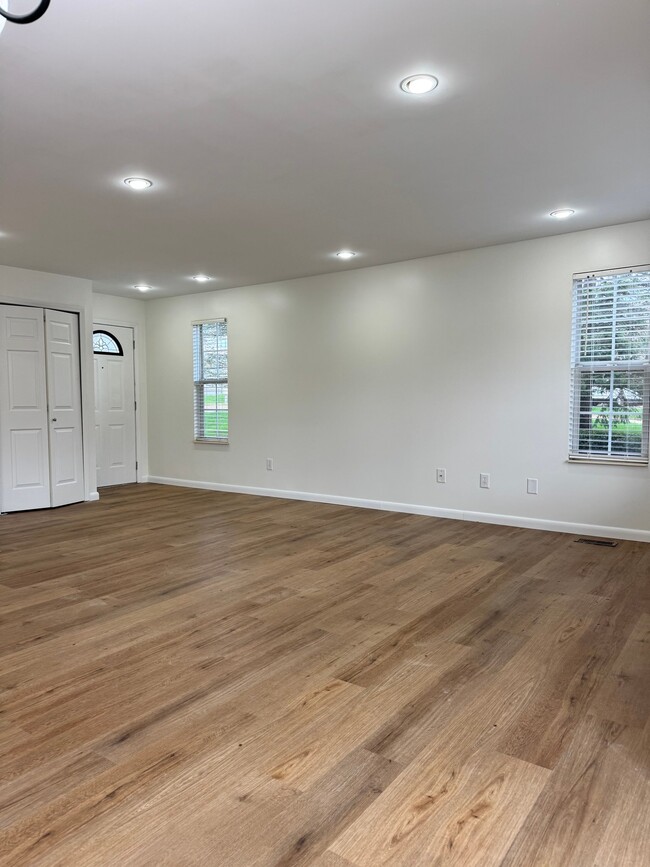 Foto del edificio - 249 Brookwood Dr