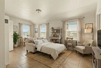 Building Photo - 516 W MacArthur Blvd