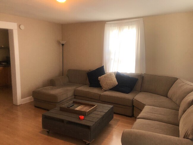 Foto del edificio - 4604 Illinois Ave Unit B