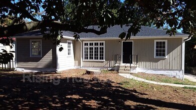 Building Photo - 605 Robison Dr