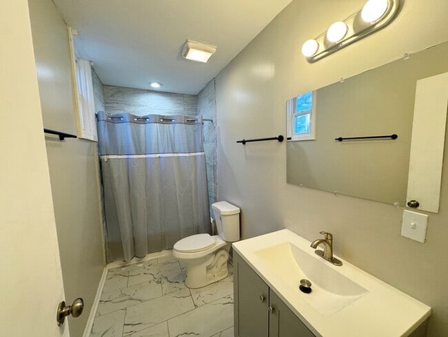 Photo - Charming 2-Bedroom Single-Family Home for Rent in Dayton, KY – Pet Friendly!