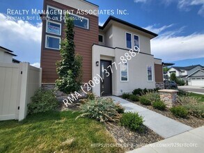 Building Photo - 2015 E Knobcone Dr