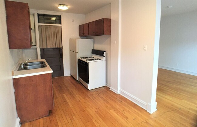 Foto del edificio - 1060 W Cornelia Ave