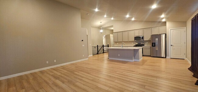 Building Photo - Very open floor plan