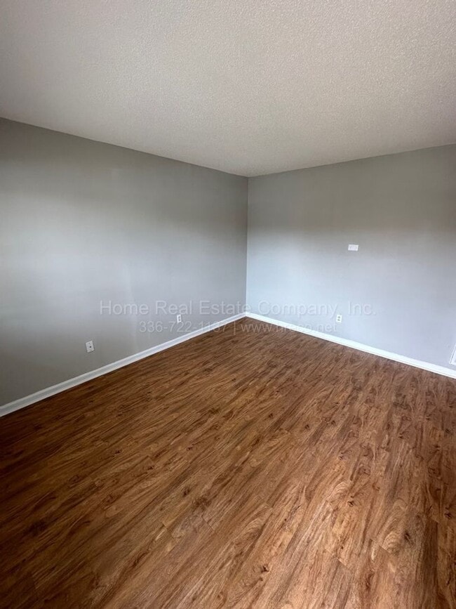 Building Photo - 1000 Salisbury St