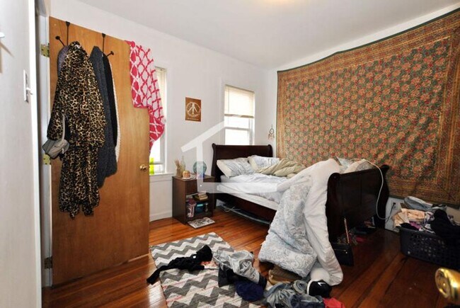 Foto del edificio - Bright three bed..... Sept 1st!