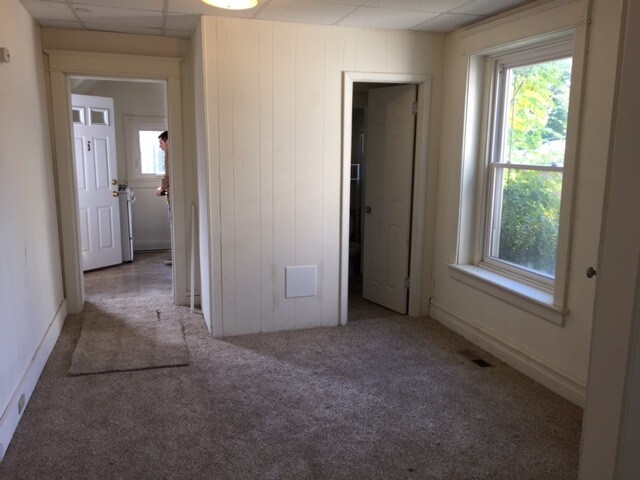 Building Photo - 450 E North St