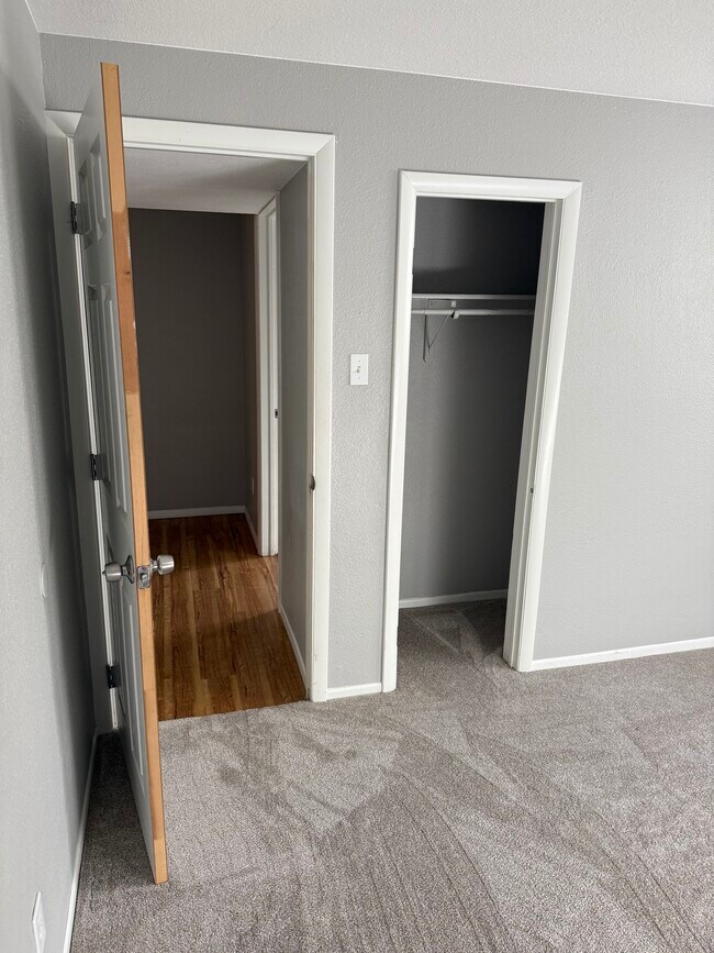 Foto del edificio - 1917 Oakwood Dr