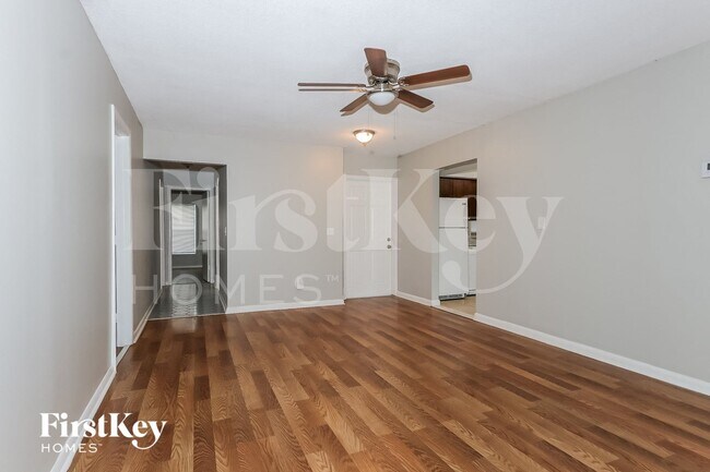 Building Photo - 9749 Sandalfoot Blvd
