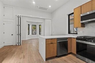 Building Photo - 41 47th St