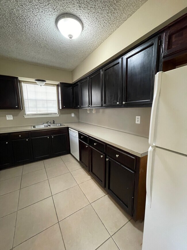 Shenandoah Ridge Townhomes Rentals in Baton Rouge at 4912 Kennesaw Dr Baton Rouge, LA