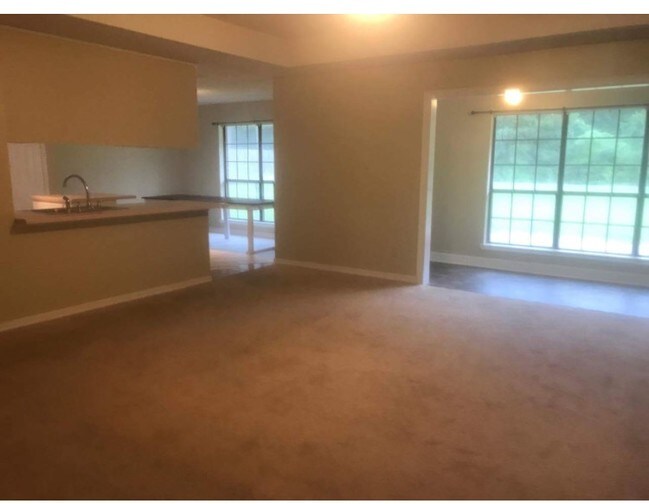 Building Photo - 612 Kaylin Dr