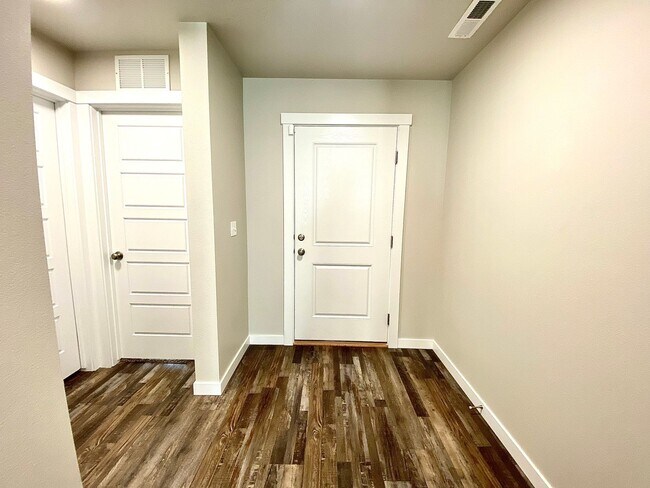 Foto del edificio - 3 Bedroom 2 Bath  PET FRIENDLY home in SW ...