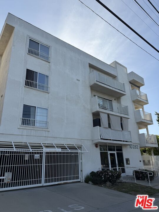 Foto del edificio - 10282 Tujunga Canyon Blvd