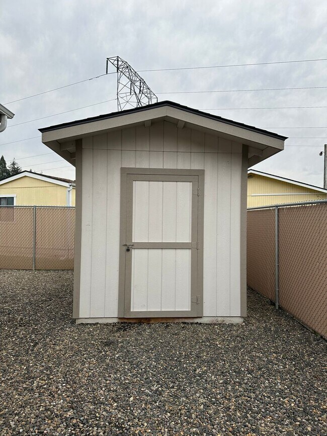 Foto del edificio - Newer 3 bedroom 2 bathroom house in Thurston!