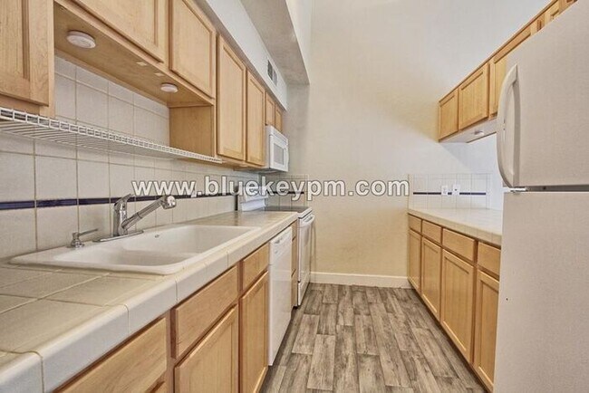 Foto del edificio - 2 Bed, 2 Bath Home - 1 Bed or Office and Bath on Main Floor