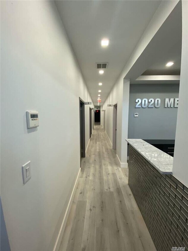 Foto del edificio - 219-15 Linden Blvd