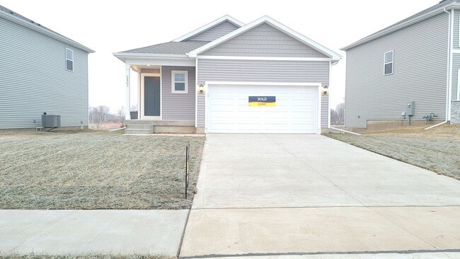 Building Photo - Single Family Ranch Home in West Des Moine...