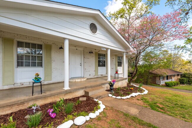 Building Photo - 4617 Cloverdale Loop
