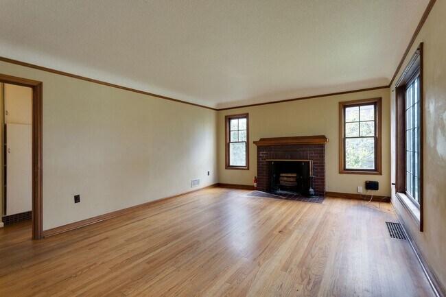 Foto del edificio - Charming 1901 Bungalow with Modern Updates...