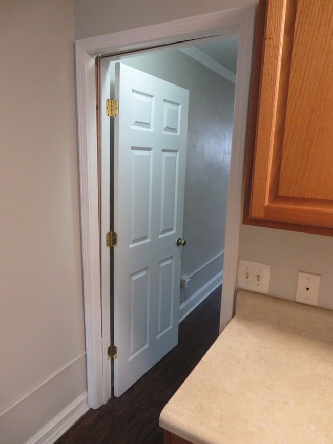 Building Photo - Fantastic deal on 1Bed/1Ba at Evian Towers!  $1000 per month