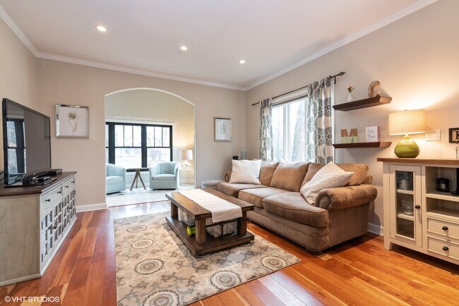 Foto del edificio - 1777 S Shore Dr