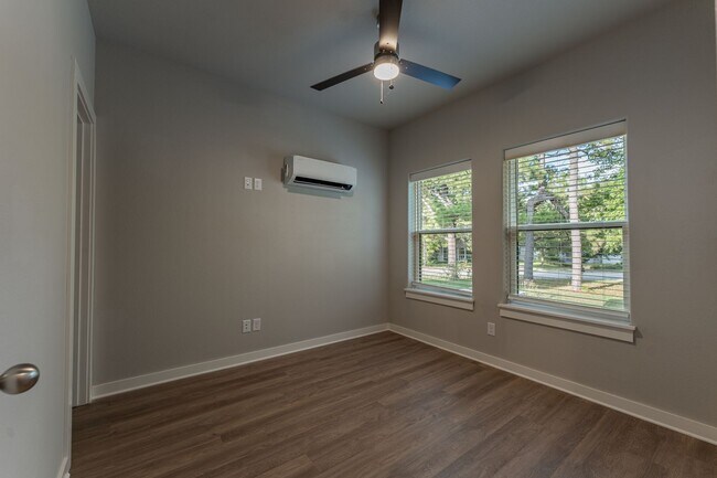 Foto del edificio - Brand New 2 BR Townhomes