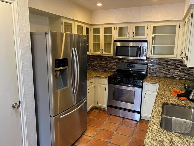 Building Photo - 8102 Treehouse Ln