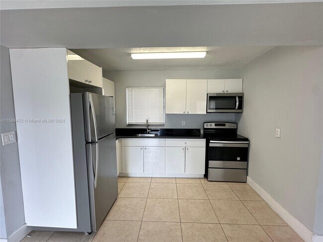 Foto del edificio - 105 NW 28th Ave