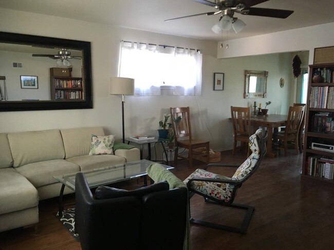 living - 943 Cerrito Dr