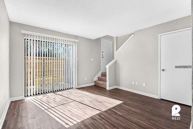 Foto del edificio - 13100 Stonefield Dr