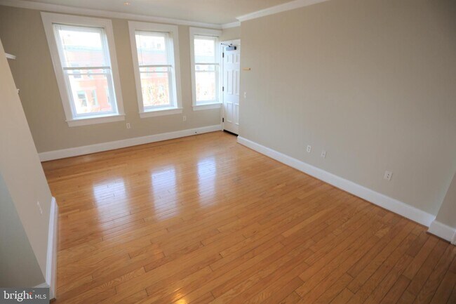 Building Photo - 1425 21st St NW
