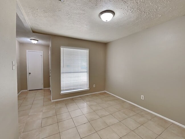 Building Photo - 5927 Woodmancote Dr