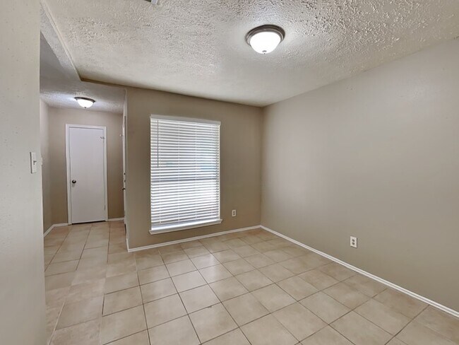 Foto del edificio - 5927 Woodmancote Dr