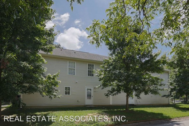 Building Photo - 2304 Hart St