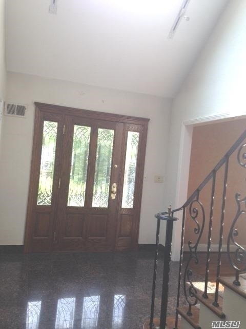 Foto del edificio - 13 Laurel Dr