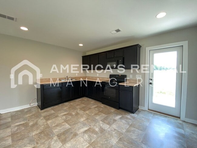 Building Photo - Home for Rent in Talladega, AL!!! COMING SOON!