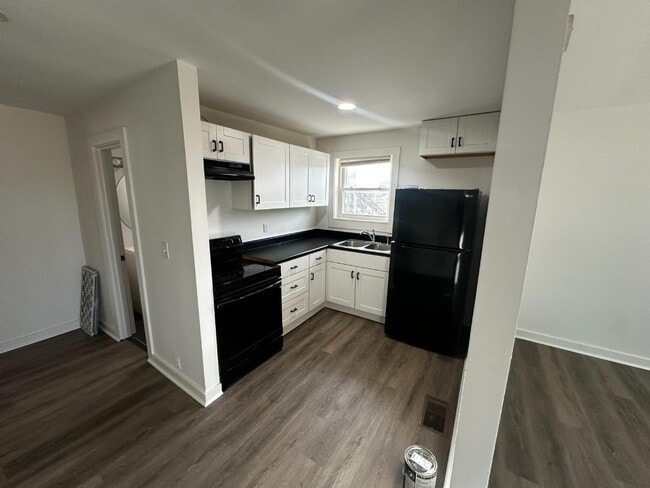 Photo - 749 Mt Hope St Apartment