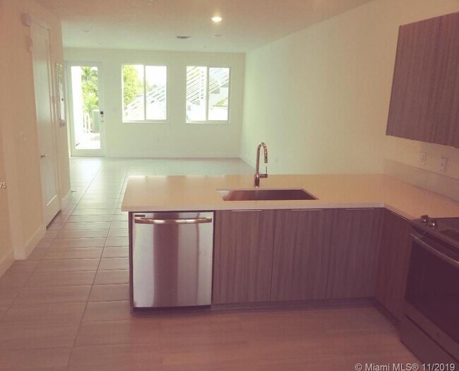 Foto del edificio - 10260 NW 63rd Ter