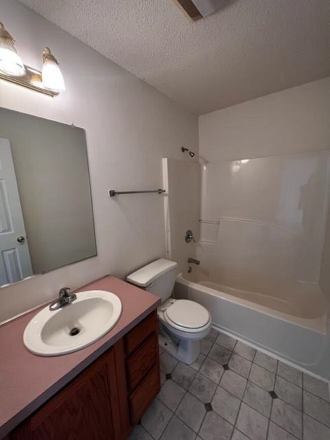 Building Photo - 308 Westbrook Ct