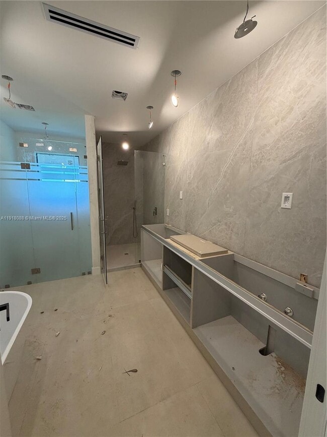 Building Photo - 1321 NE 13th Ave