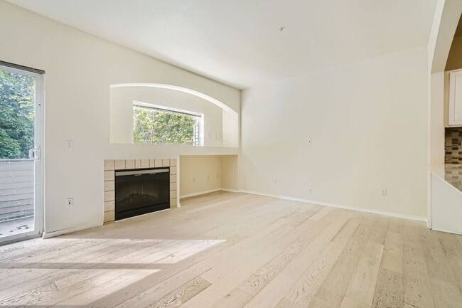 Foto del edificio - Gorgeous 3 Bed 2.5 Bath Condo @ The Desira...