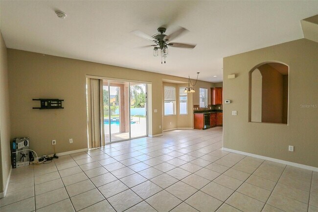 Foto del edificio - 9018 Pinebreeze Dr